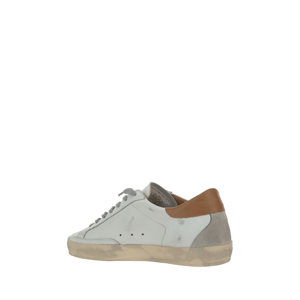 Sneakers by Golden Goose for men in bos taurus calf leather white & signature presents a sumptuous silhouette as Star Men's Low Top Bos Taurus Calf Leather Sneakers, expertly defined by a sumptuous low-top style for a sumptuous, high-fashion look.