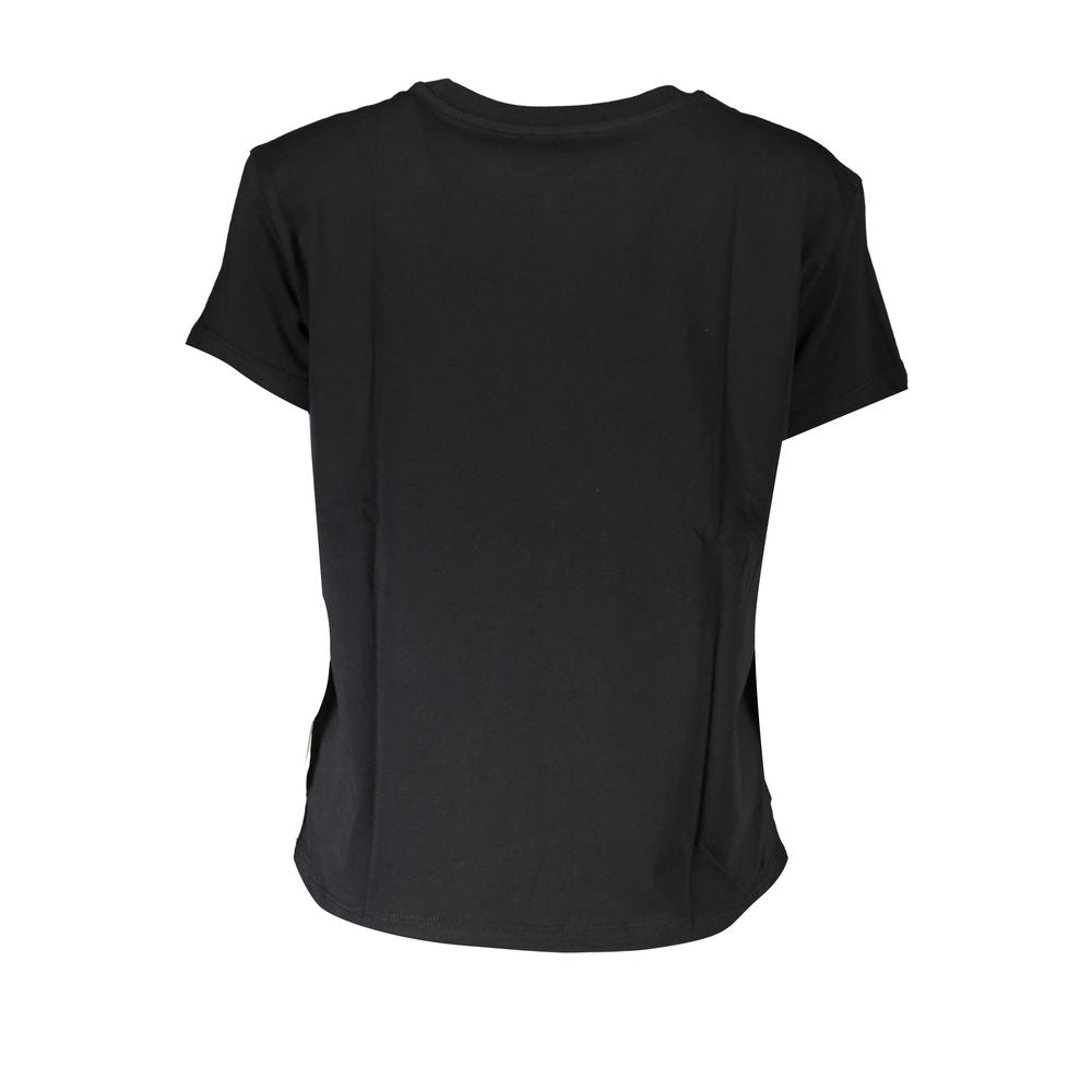 T-Shirt by Patrizia Pepe for women in organic cotton black & print features an edgy silhouette, meticulously detailed with a sophisticated and for a truly edgy finish.