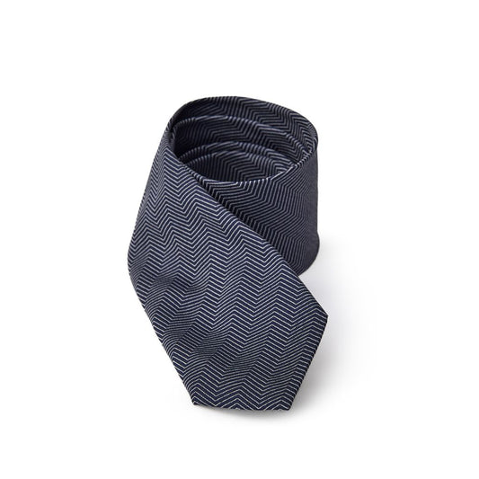 Necktie by Jil Sander for men in silk blue, print & striped features an effortlessly chic silhouette, showcasing a sophisticated effortlessly chic finish from the signature Silk Necktie collection.