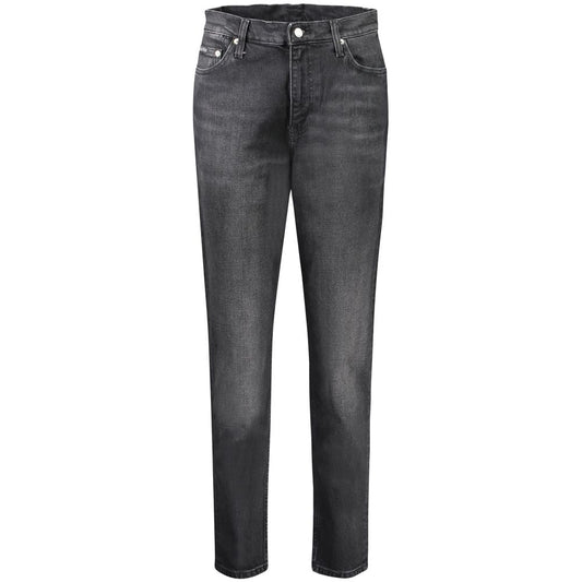 Jeans by Calvin Klein for women in stretch denim cotton black features an refined tailoring silhouette, showcasing a premium relaxed-fit & mom with a high rise and long cut for a refined tailoring look.