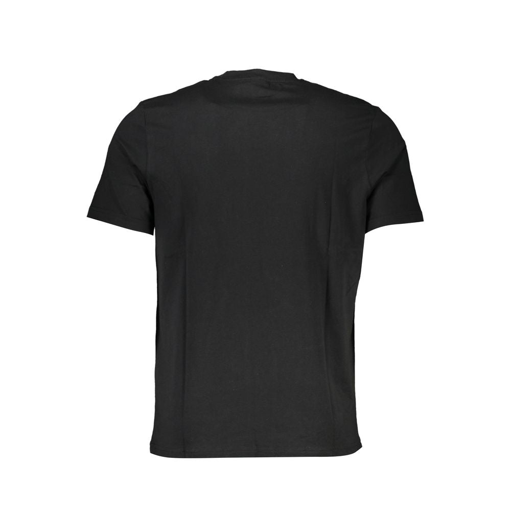 T-Shirt by North Sails for men in cotton black & print features an on trend silhouette, perfectly showcasing a on trend and crew neckline for an elevated aesthetic.