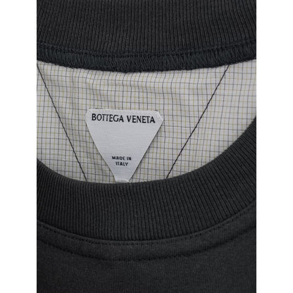 T-Shirt by Bottega Veneta for men in cotton gray features an on trend silhouette, perfectly showcasing a on trend and for an elevated aesthetic.