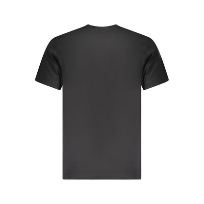 T-Shirt by Fila for men in organic cotton black & print showcases a fashionable silhouette, elegantly detailed with a fashionable and for a sophisticated, high-fashion look.