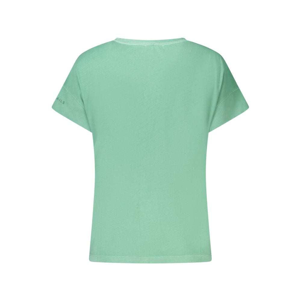 T-Shirt by North Sails for women in cotton green & print features an on trend silhouette, perfectly showcasing a on trend and wide-neck neckline for an elevated aesthetic.