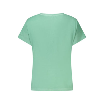T-Shirt by North Sails for women in cotton green & print features an on trend silhouette, perfectly showcasing a on trend and wide-neck neckline for an elevated aesthetic.