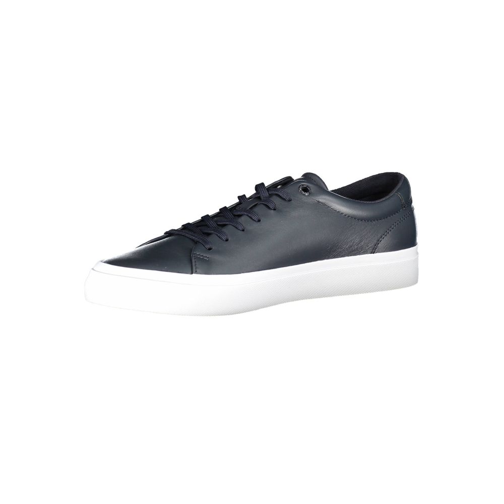 Sneakers by Tommy Hilfiger for men in polyester polyethylene leather blue presents a sumptuous silhouette as Men's Fashion Polyester Polyethylene Leather Sneakers, expertly defined by a sumptuous fashion style for a sumptuous, high-fashion look.