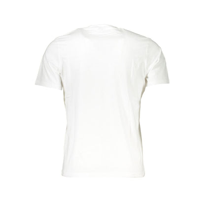 T-Shirt by North Sails for men in cotton white & print showcases a dramatic silhouette, elegantly detailed with a dramatic and for a truly dramatic finish.