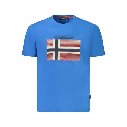 T-Shirt by Napapijri for men in organic cotton blue & print features an on trend silhouette, perfectly showcasing a on trend short-sleeve and crew neckline for an elevated aesthetic.