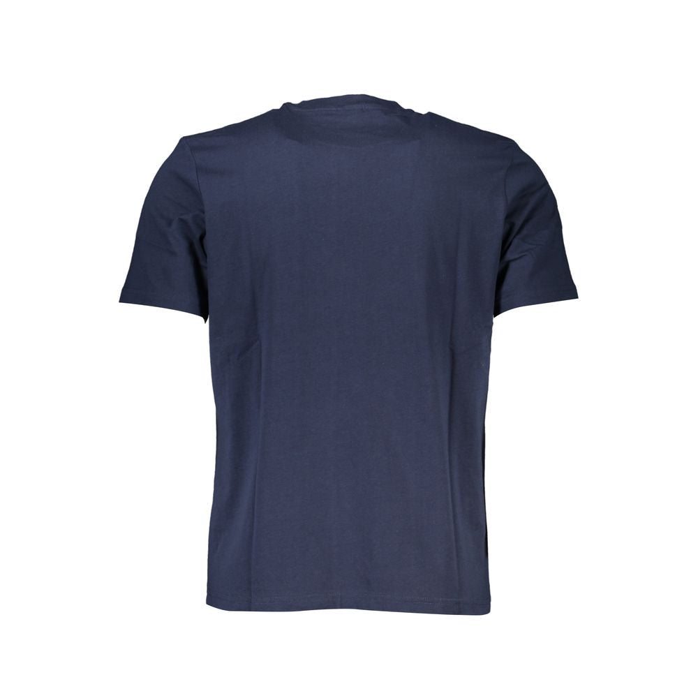 T-Shirt by North Sails for men in cotton blue & print features an on trend silhouette, perfectly showcasing a on trend and crew neckline for an elevated aesthetic.
