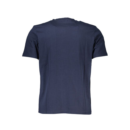 T-Shirt by North Sails for men in cotton blue & print features an on trend silhouette, perfectly showcasing a on trend and crew neckline for an elevated aesthetic.