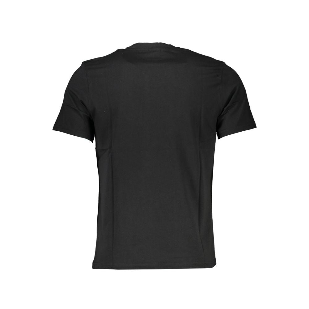 T-Shirt by North Sails for men in cotton black & print showcases a dramatic silhouette, elegantly detailed with a dramatic crew neckline and for a truly dramatic finish.