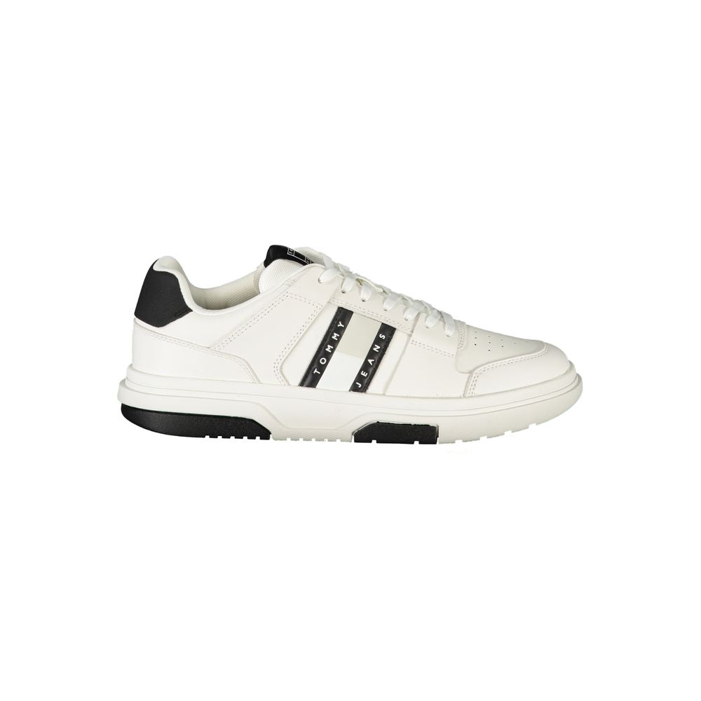 Sneakers by Tommy Hilfiger for men in polyester polyethylene leather black & white presents a sumptuous silhouette as Men's Fashion Polyester Polyethylene Leather Sneakers, expertly defined by a sumptuous fashion style for a sumptuous, high-fashion look.