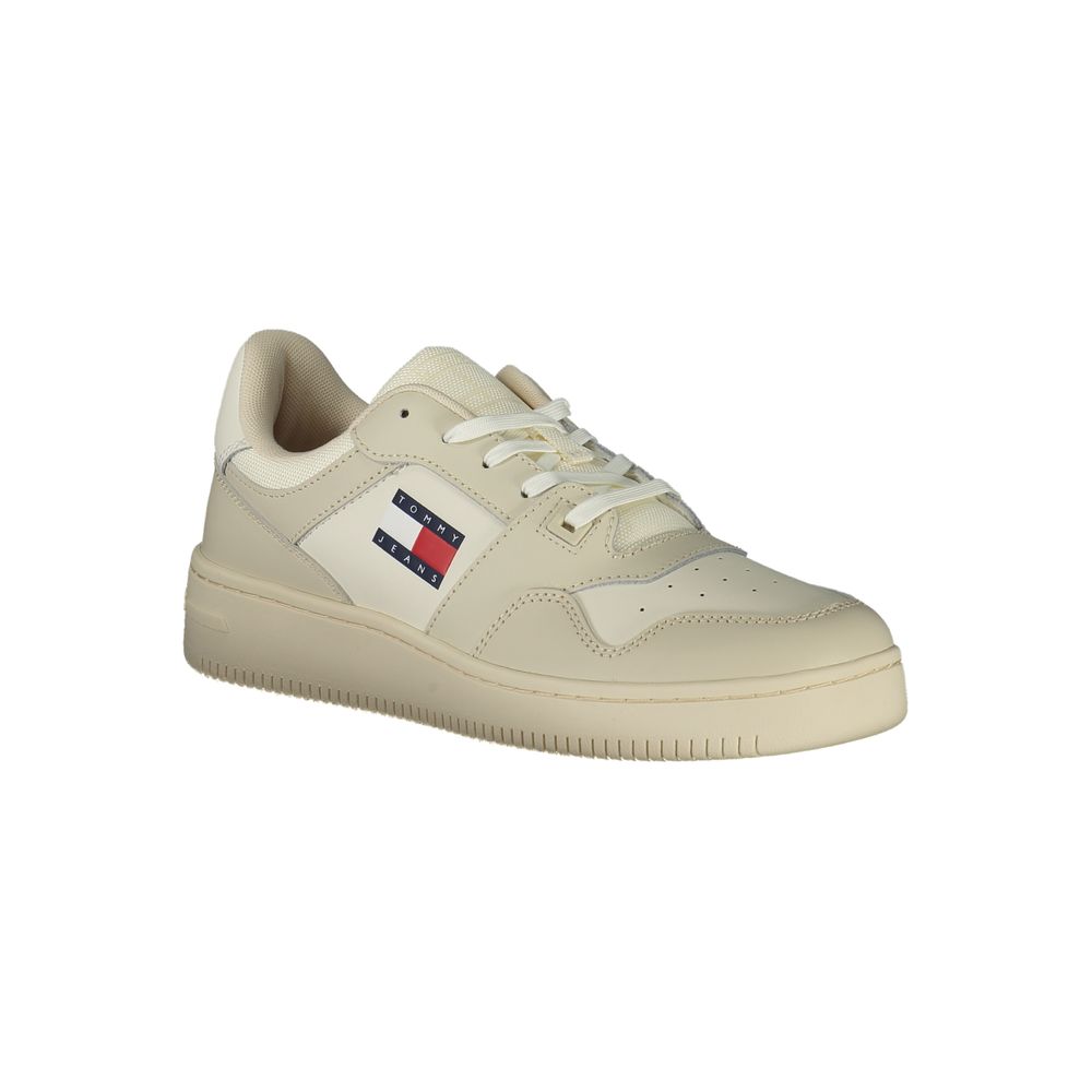 Sneakers by Tommy Hilfiger for men in polyester polyethylene leather beige presents a sumptuous silhouette, artfully capturing the essence of the Men's Fashion Polyester Polyethylene Leather Sneakers with its sumptuous fashion style design.