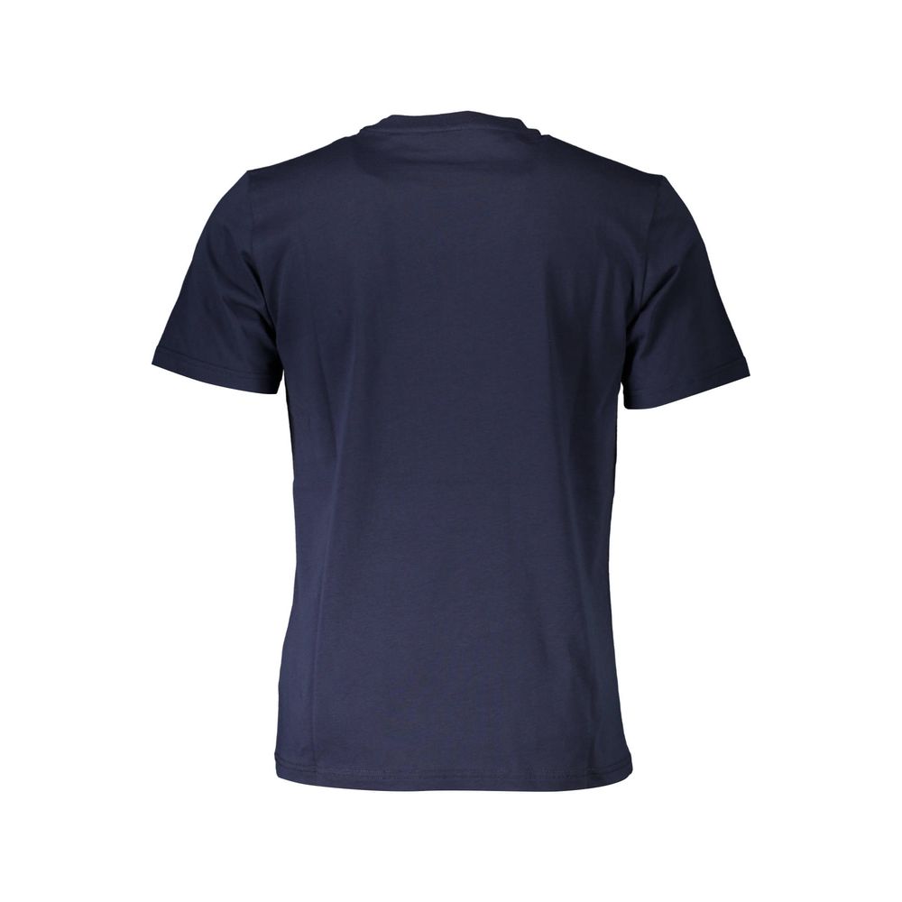 T-Shirt by North Sails for men in cotton blue & print features an on trend silhouette, perfectly showcasing a on trend and for an elevated aesthetic.