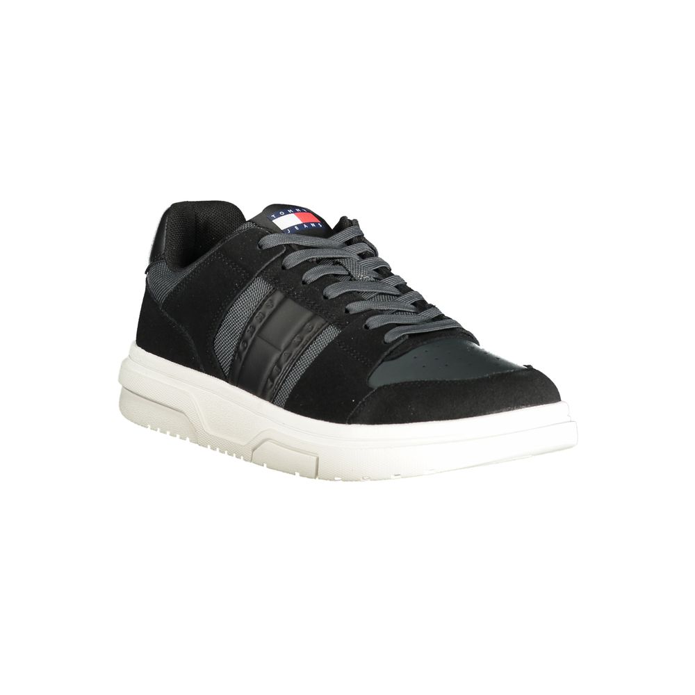 Sneakers by Tommy Hilfiger for men in polyester polyethylene leather black presents a sumptuous silhouette as Men's Fashion Polyester Polyethylene Leather Sneakers, expertly defined by a sumptuous fashion style for a sumptuous, high-fashion look.