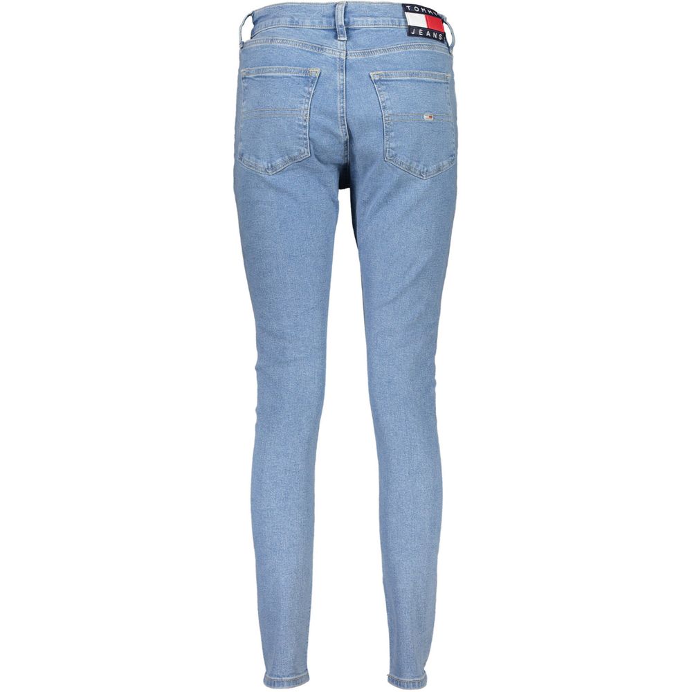 Jeans by Tommy Hilfiger for women in stretch denim cotton azzurro features a refined silhouette with a refined skinny, defined by a and a refined long for a refined finish.