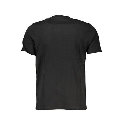 T-Shirt by North Sails for men in cotton black & print features an edgy silhouette, meticulously detailed with a sophisticated and for a truly edgy finish.