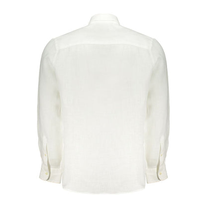 Shirt by North Sails for men in linen white showcases a sleek silhouette, elegantly detailed with a sleek and for a sleek finish.