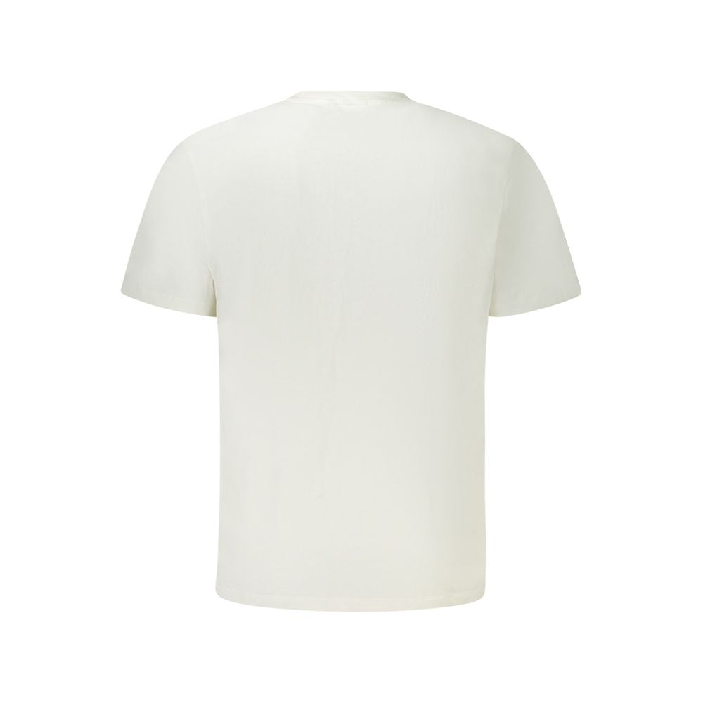T-Shirt by Pepe Jeans for men in cotton white features an on trend silhouette, perfectly showcasing a on trend and for an elevated aesthetic.