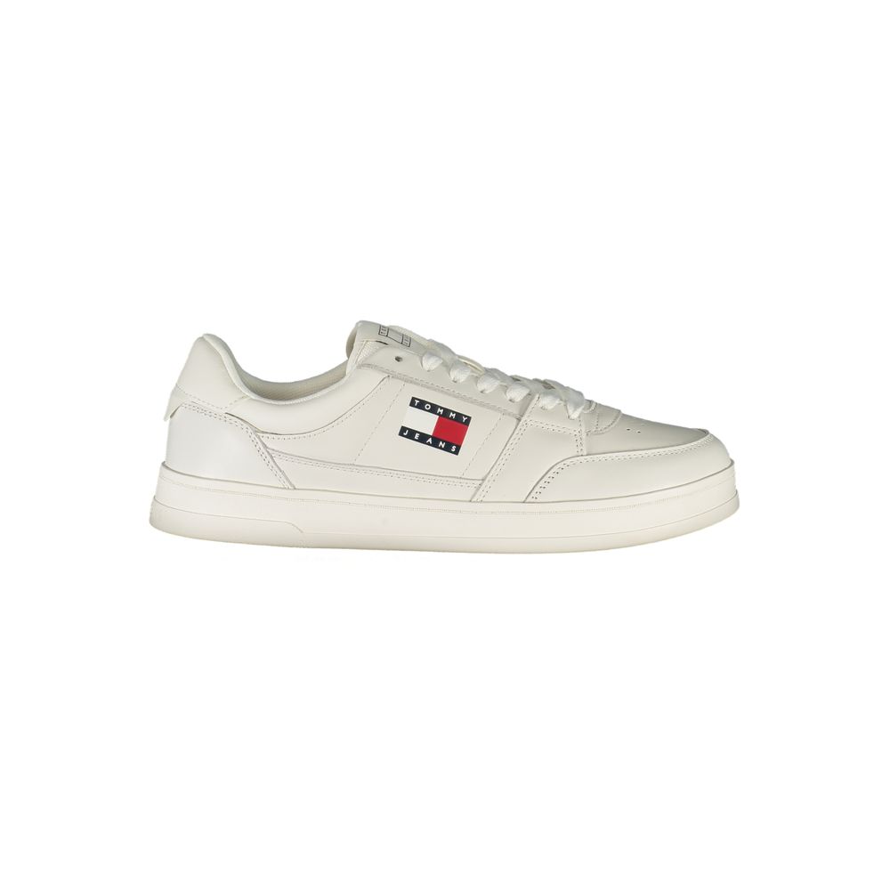 Sneakers by Tommy Hilfiger for men in polyester polyethylene leather white features a sumptuous design, perfectly showcasing the sumptuous fashion style of this Men's Fashion Polyester Polyethylene Leather Sneakers.