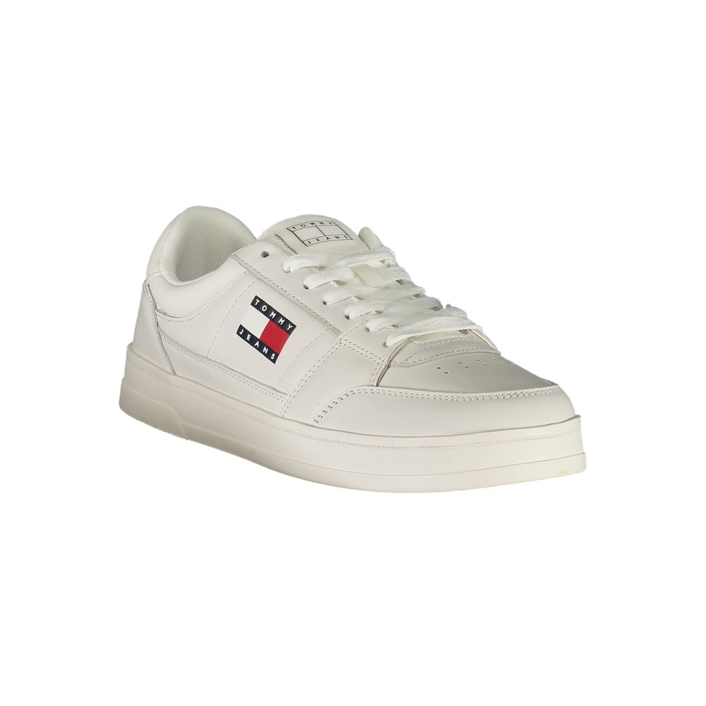 Sneakers by Tommy Hilfiger for men in polyester polyethylene leather white presents a sumptuous silhouette as Men's Fashion Polyester Polyethylene Leather Sneakers, expertly defined by a sumptuous fashion style for a sumptuous, high-fashion look.