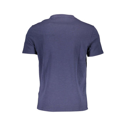 T-Shirt by Guess Jeans for men in organic cotton blue showcases a fashionable silhouette, elegantly detailed with a fashionable and for a sophisticated, high-fashion look.
