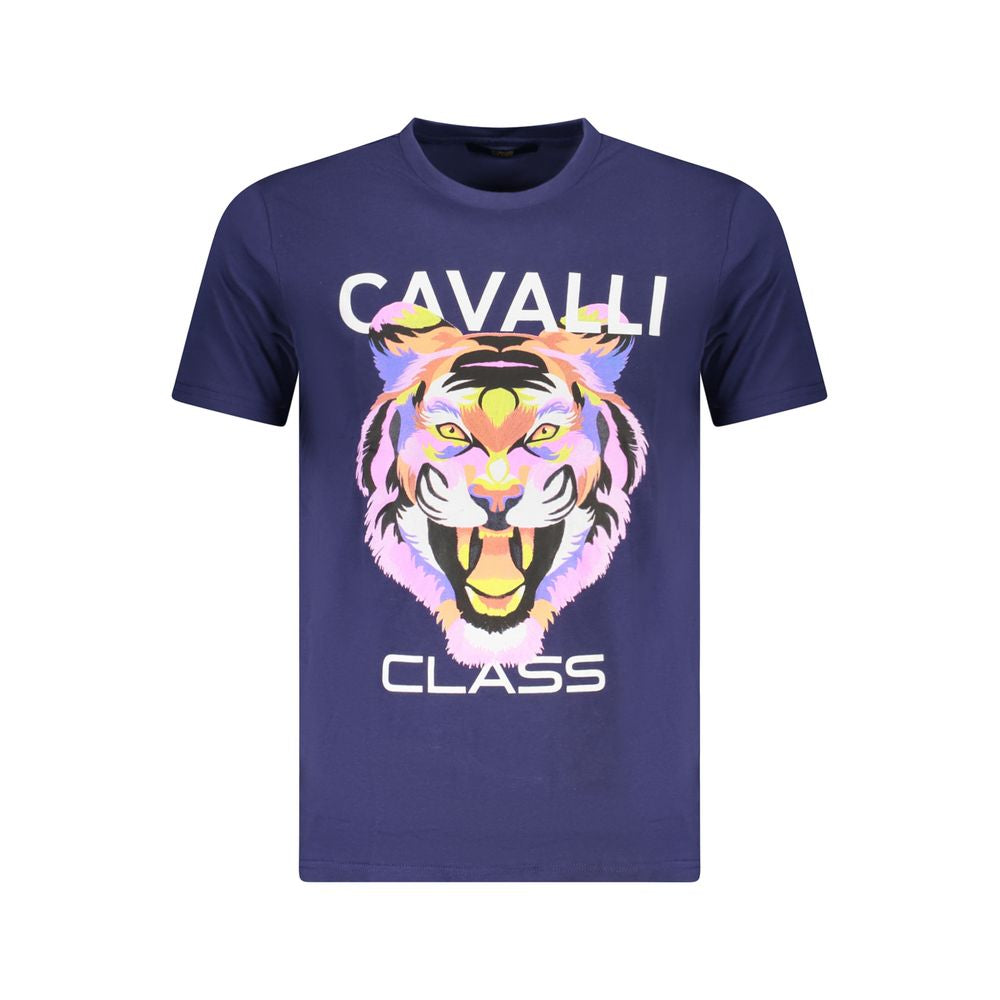 T-Shirt by Cavalli Class for men in cotton blue & print features an on trend silhouette, perfectly showcasing a on trend and crew neckline for an elevated aesthetic.