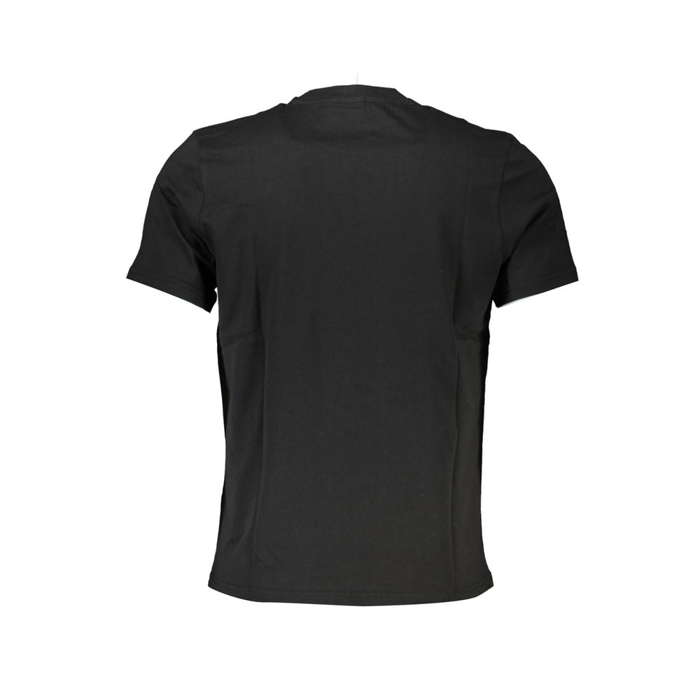 T-Shirt by North Sails for men in cotton black & print showcases a fashionable silhouette, elegantly detailed with a fashionable and crew neckline for a sophisticated, high-fashion look.