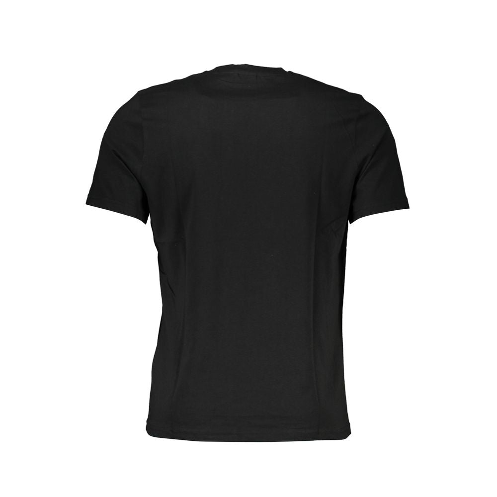 T-Shirt by North Sails for men in cotton black & print showcases a chic silhouette, artfully detailed with a chic and for a chic finish.