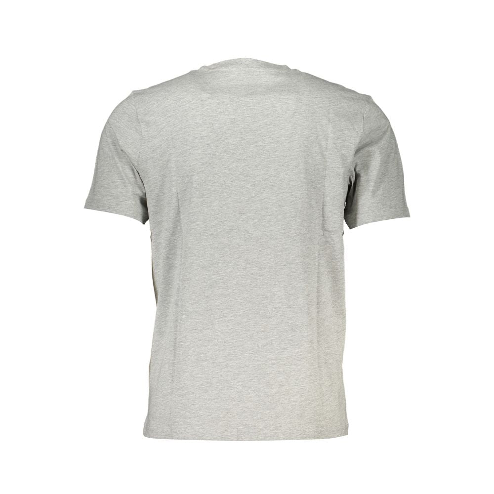 T-Shirt by North Sails for men in viscose cotton brown, gray & print features an on trend silhouette, perfectly showcasing a on trend and for an elevated aesthetic.