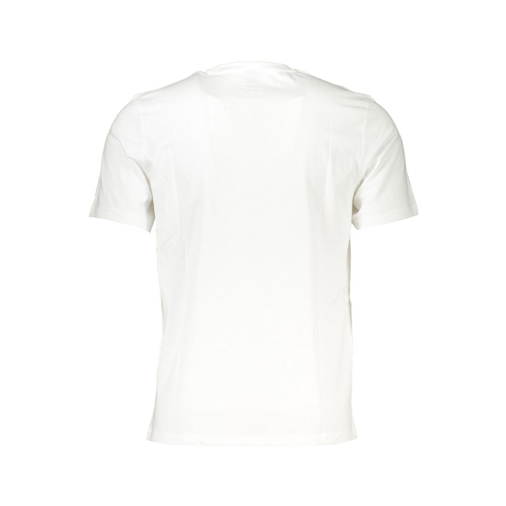 T-Shirt by North Sails for men in cotton white & print showcases a dramatic silhouette, elegantly detailed with a dramatic and for a truly dramatic finish.