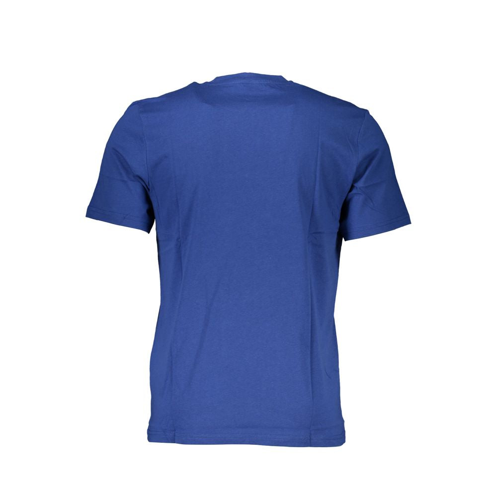 T-Shirt by North Sails for men in cotton blue & print showcases a unassuming silhouette, artfully detailed with a refined crew neckline and unassuming for a sophisticated, contemporary look.