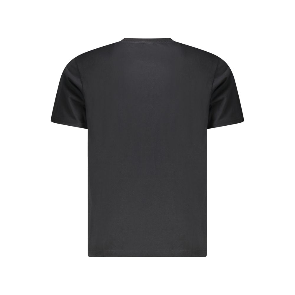 T-Shirt by North Sails for men in cotton black features a plush silhouette, showcasing a sophisticated and for a truly plush finish.