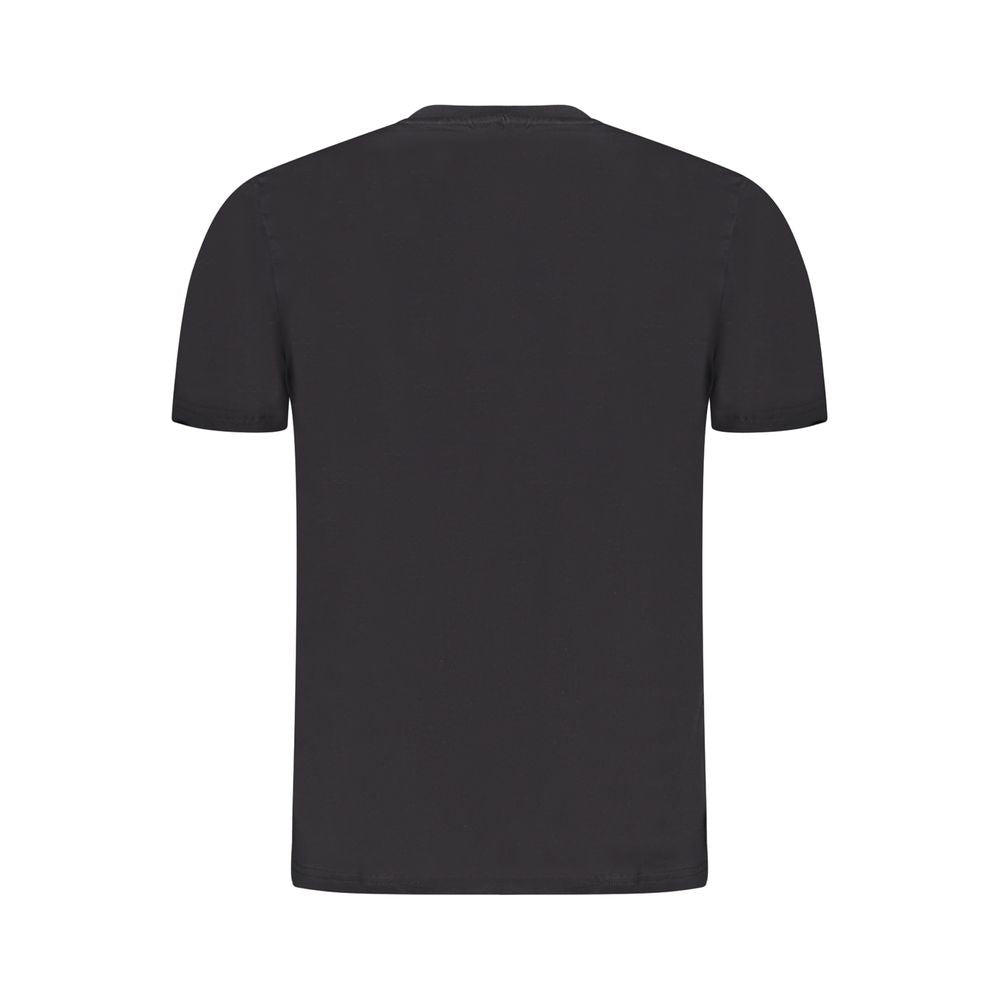 T-Shirt by North Sails for men in cotton black & print showcases a chic silhouette, artfully detailed with a chic and for a chic finish.