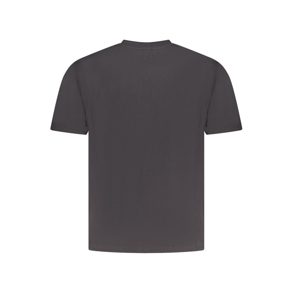T-Shirt by North Sails for men in cotton black & print features an edgy silhouette, meticulously detailed with a sophisticated and crew neckline for a truly edgy finish.
