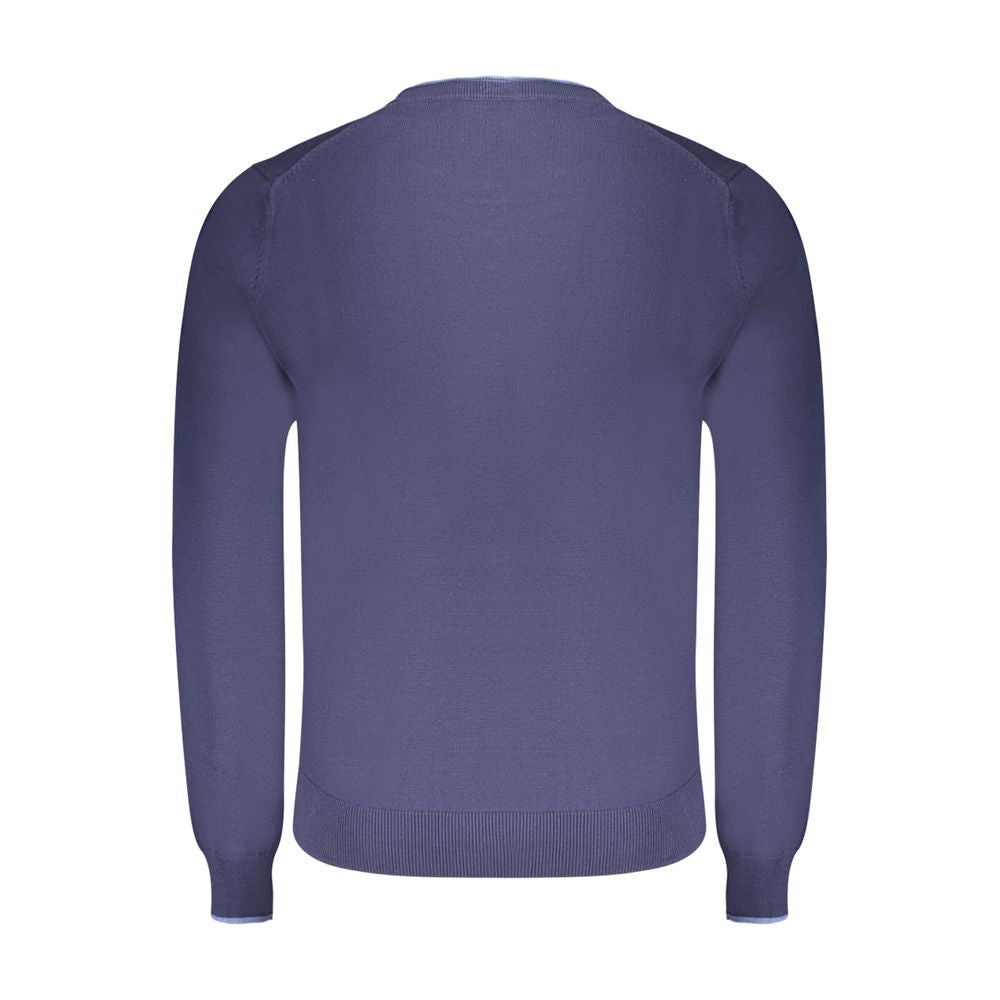 This Sweater by North Sails for men in cotton blue presents a understated silhouette, featuring a sophisticated crew neckline and for a understated finish.