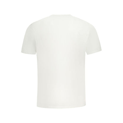 T-Shirt by North Sails for men in cotton white & print showcases a dramatic silhouette, elegantly detailed with a dramatic and for a truly dramatic finish.