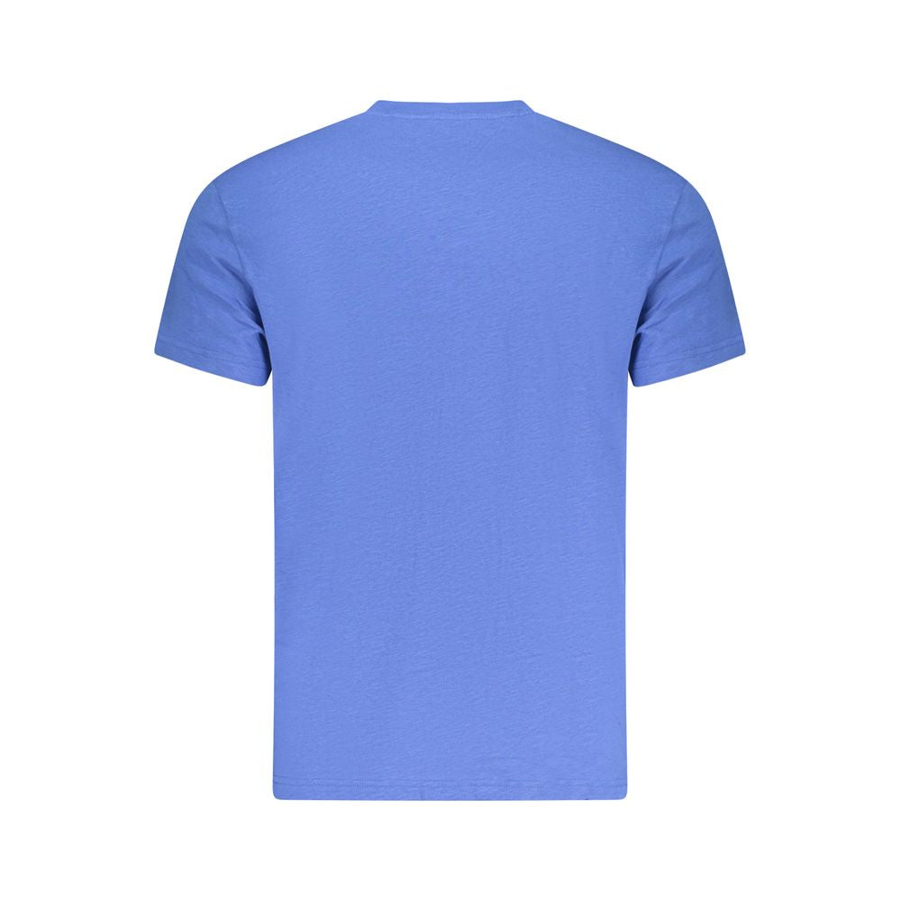T-Shirt by Tommy Hilfiger for men in cotton blue & print features a plush silhouette, showcasing a sophisticated crew neckline and for a truly plush finish.