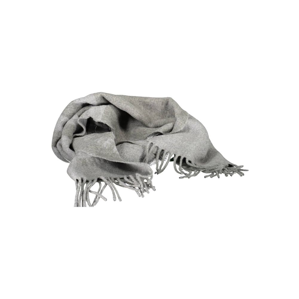 Scarf by Ralph Lauren for men in nylon gray presents a ethereal silhouette, artfully capturing the sophisticated design and premium aesthetic of the Nylon Scarf.