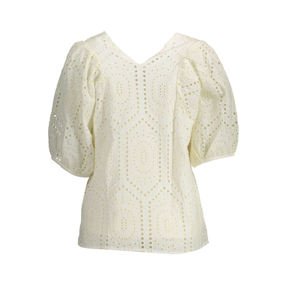 T-Shirt by Gant for women in organic cotton white showcases a chic silhouette, artfully detailed with a chic and for a chic finish.