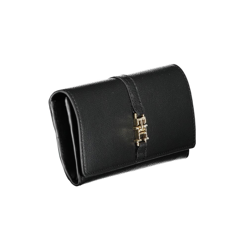 Wallet by Tommy Hilfiger for women in polyethylene black presents a refined silhouette, artfully capturing the essence of the Polyethylene Wallet design with sophisticated coin-purse for a refined look.