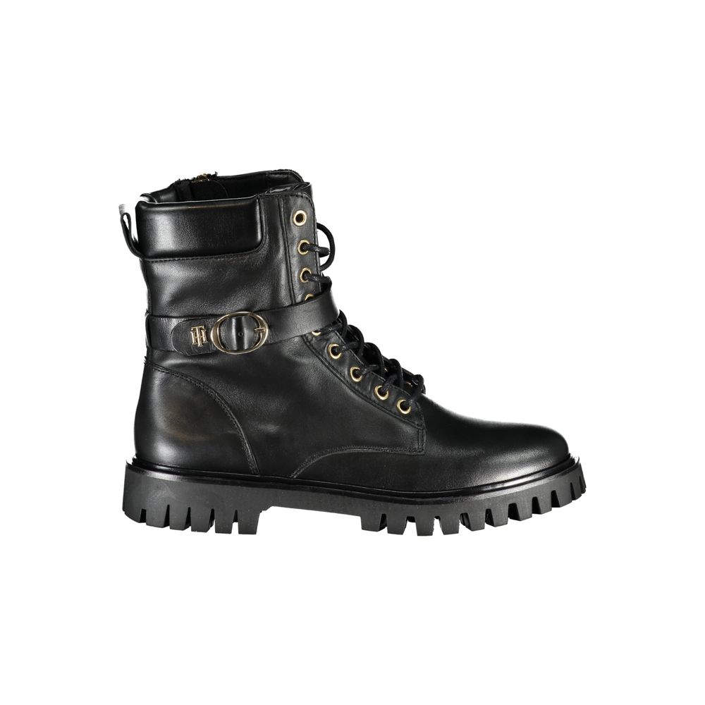 Boots by Tommy Hilfiger for women in polyester black features an aerodynamic silhouette from the Women's Polyester Boots collection, showcasing a aerodynamic and refined for an aerodynamic look.