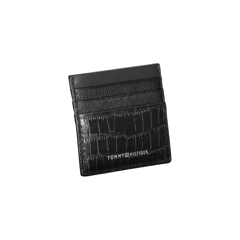Cardholder Wallet by Tommy Hilfiger for men in leather black showcases a refined silhouette, artfully detailed with the signature style of the Leather Cardholder Wallet and functional card-organization.