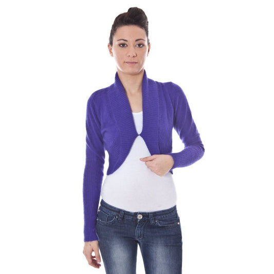 This Sweater by Datch for women in wool purple presents a understated silhouette, featuring a sophisticated and long-sleeve for a understated finish.