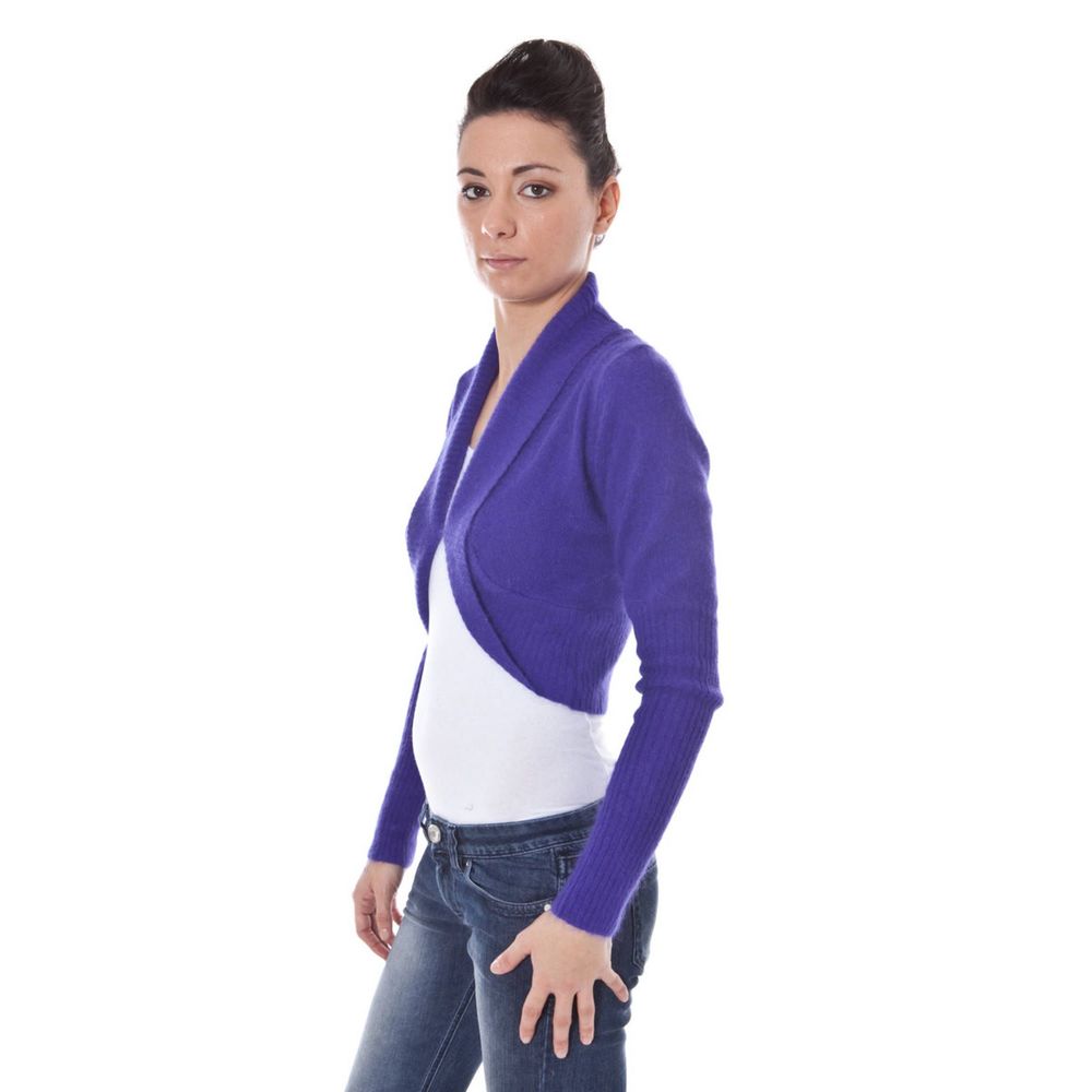 Sweater by Datch for women in wool purple showcases a discreet silhouette, finished with a discreet and for a discreet look.