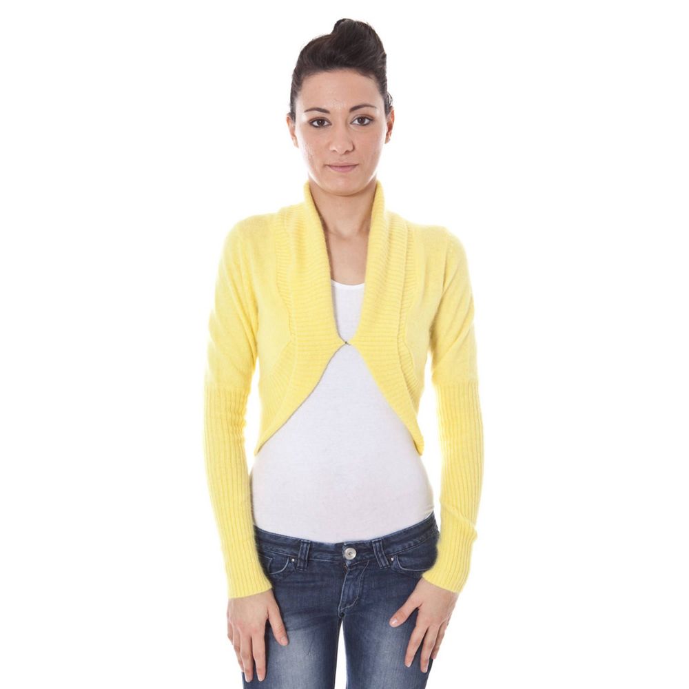 Sweater by Datch for women in wool yellow showcases a sumptuous silhouette, artfully finished with a sumptuous and long-sleeve for a sophisticated, sumptuous look.