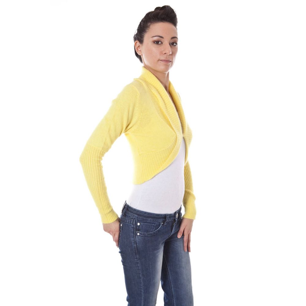 Sweater by Datch for women in wool yellow showcases a downtown chic silhouette, artfully finished with a downtown chic and for a sophisticated, high-end look.