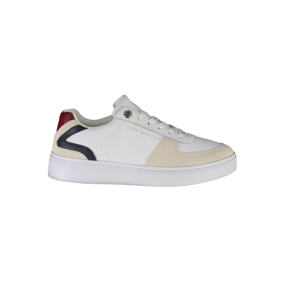 Sneakers by Tommy Hilfiger for women in cotton polyester white features a sumptuous design, perfectly showcasing the sumptuous athletic casual style of this Women's Athletic Casual Cotton Polyester Sneakers.