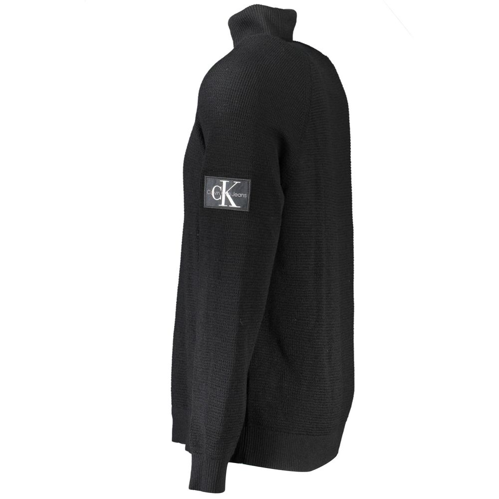 This Sweater by Calvin Klein for men in wool black presents a understated silhouette, featuring a sophisticated high-neck neckline and for a understated finish.
