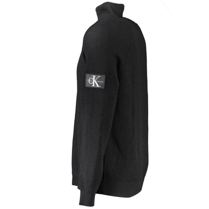 This Sweater by Calvin Klein for men in wool black presents a understated silhouette, featuring a sophisticated high-neck neckline and for a understated finish.